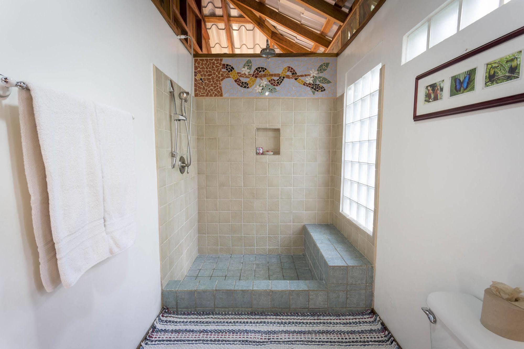 Coral Hill Bungalows Cahuita Ngoại thất bức ảnh