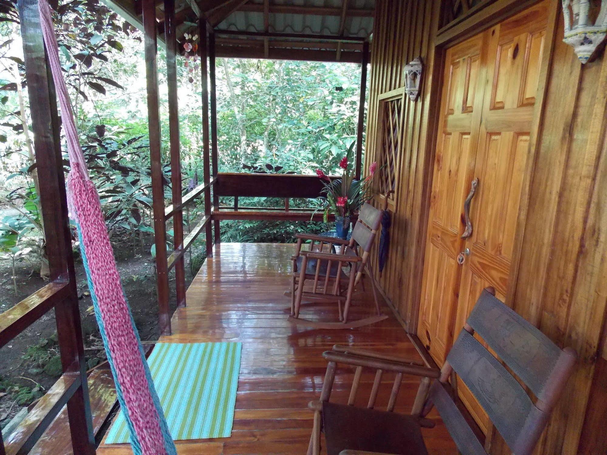 Coral Hill Bungalows Cahuita Ngoại thất bức ảnh