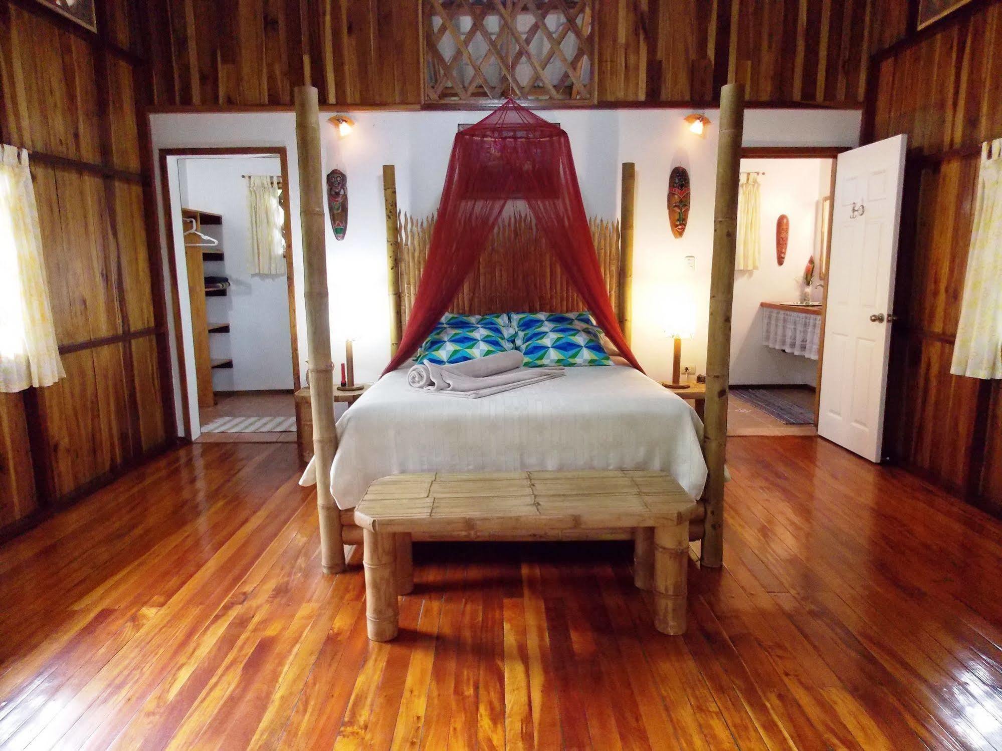 Coral Hill Bungalows Cahuita Ngoại thất bức ảnh